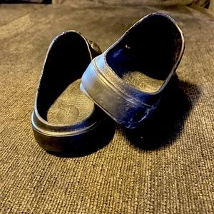 Great slip on OOFOS.  Only worn a couple of times.